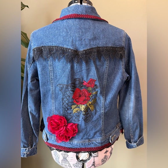 Denim Women’s Jacket with Black and Red Accents Medium - Picture 4 of 10